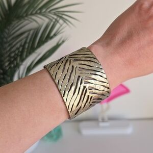 Lucky Brand Zebra Animal Stripe Silver Cuff Bracelet 1 7/8" Wide Silver Plate